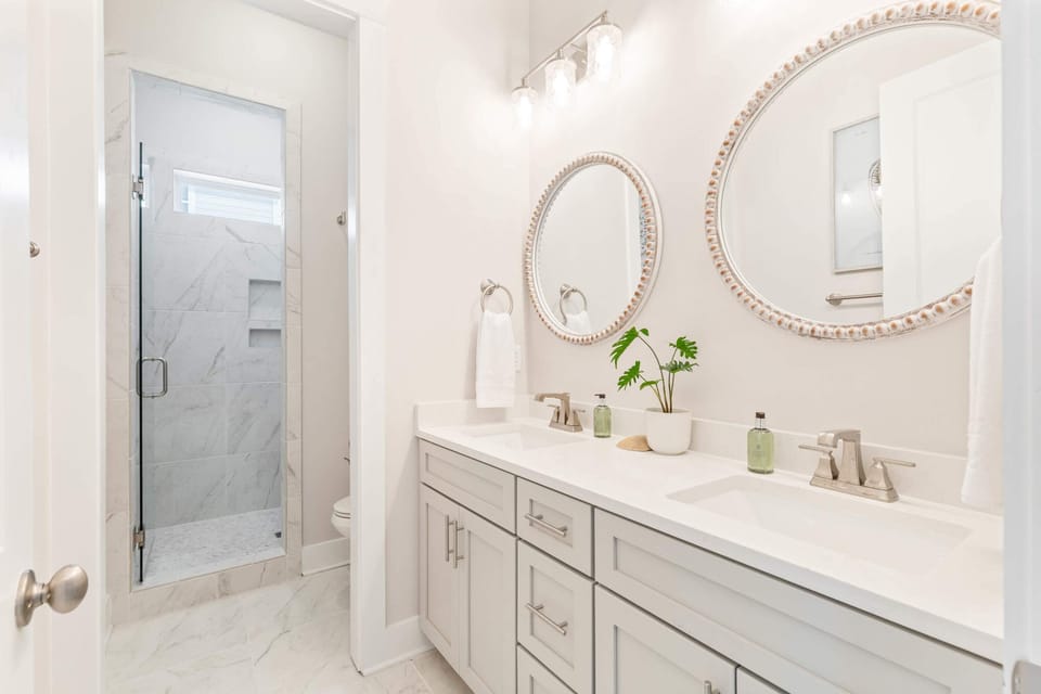 Upstairs Bathroom 1