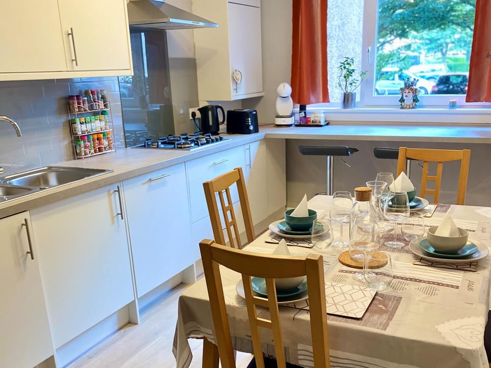 Apartment | Private kitchen | Fridge, microwave, oven, stovetop
