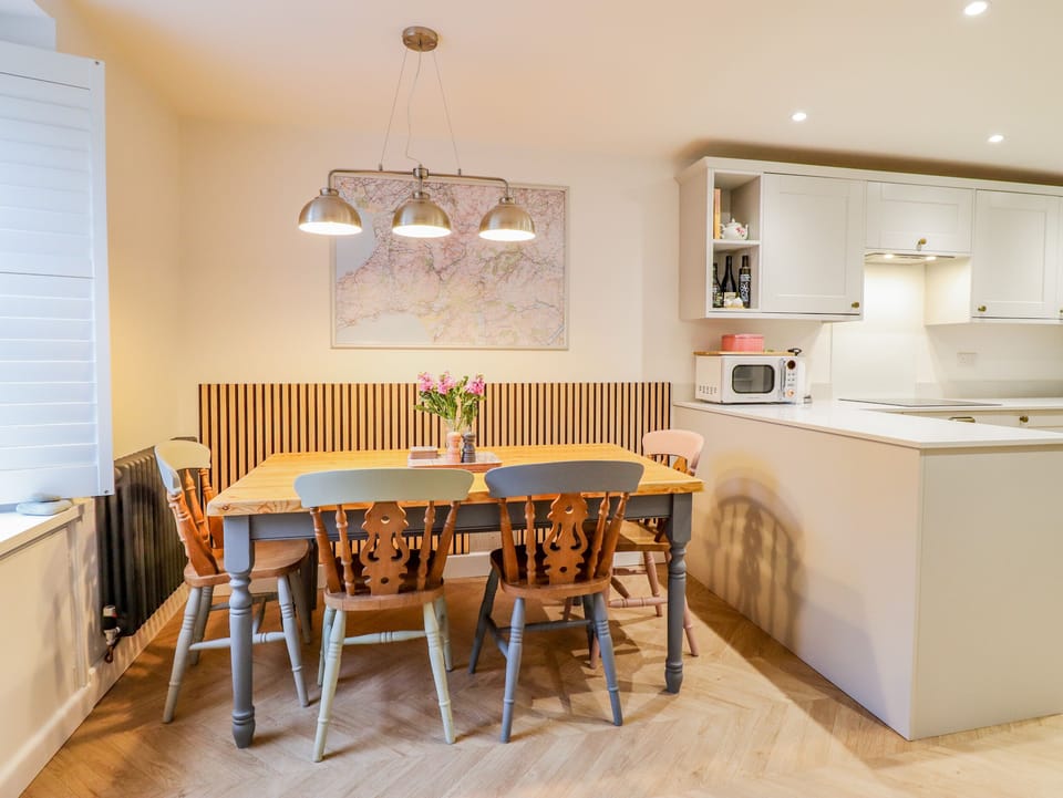 Cottage | Dining