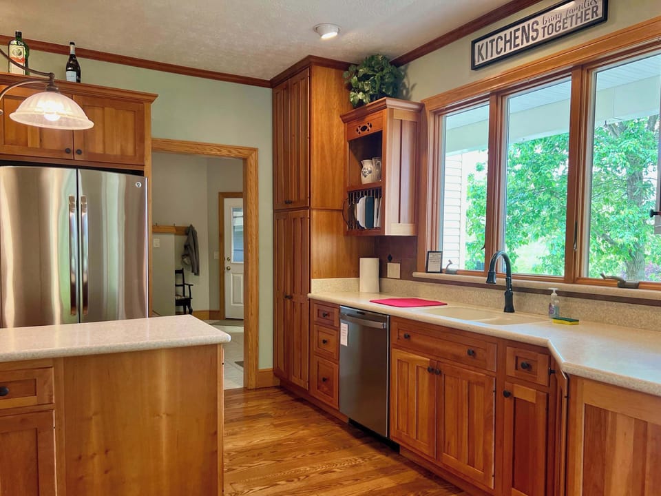 Kitchen with enough space for several chefs!