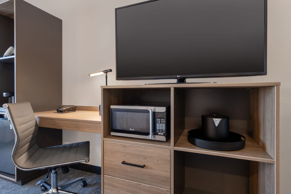 Pillowtop beds, desk, laptop workspace, blackout drapes