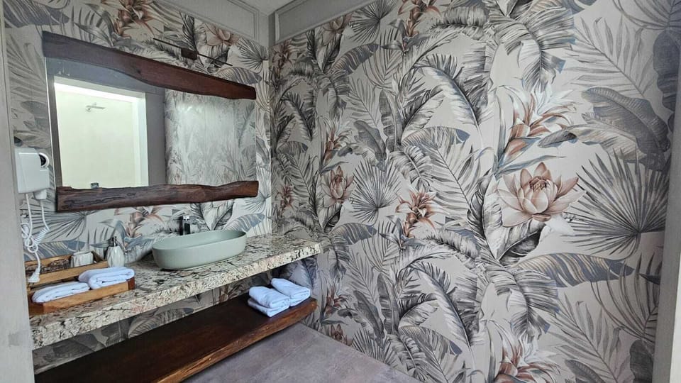 Cottage Room | Bathroom | Free toiletries, hair dryer, towels, soap