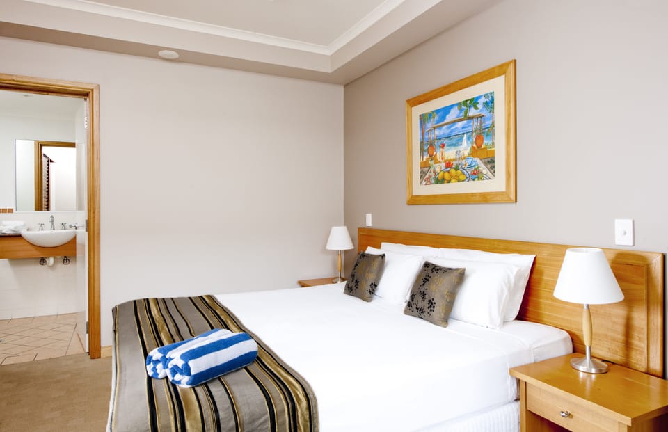 Iron/ironing board, rollaway beds, WiFi, bed sheets