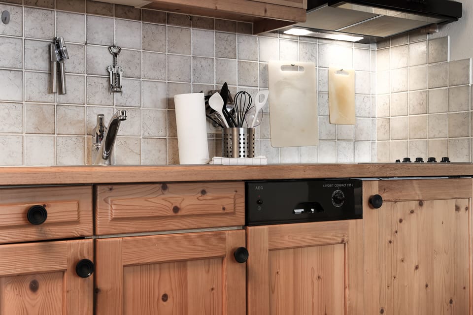 Electric kettle, highchair, dining tables