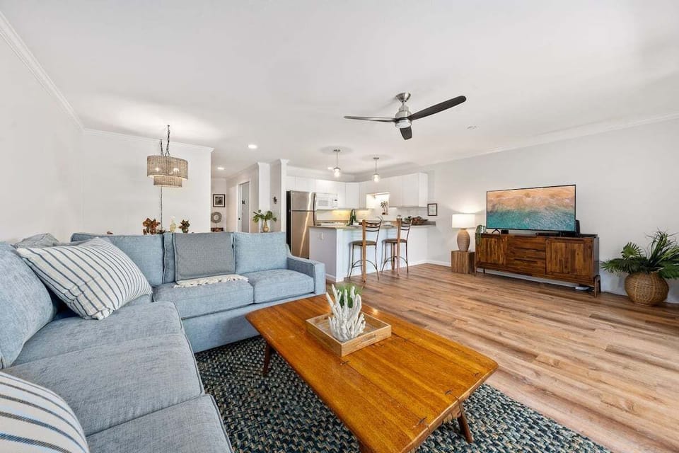 Maui Kamaole M106 living room 5