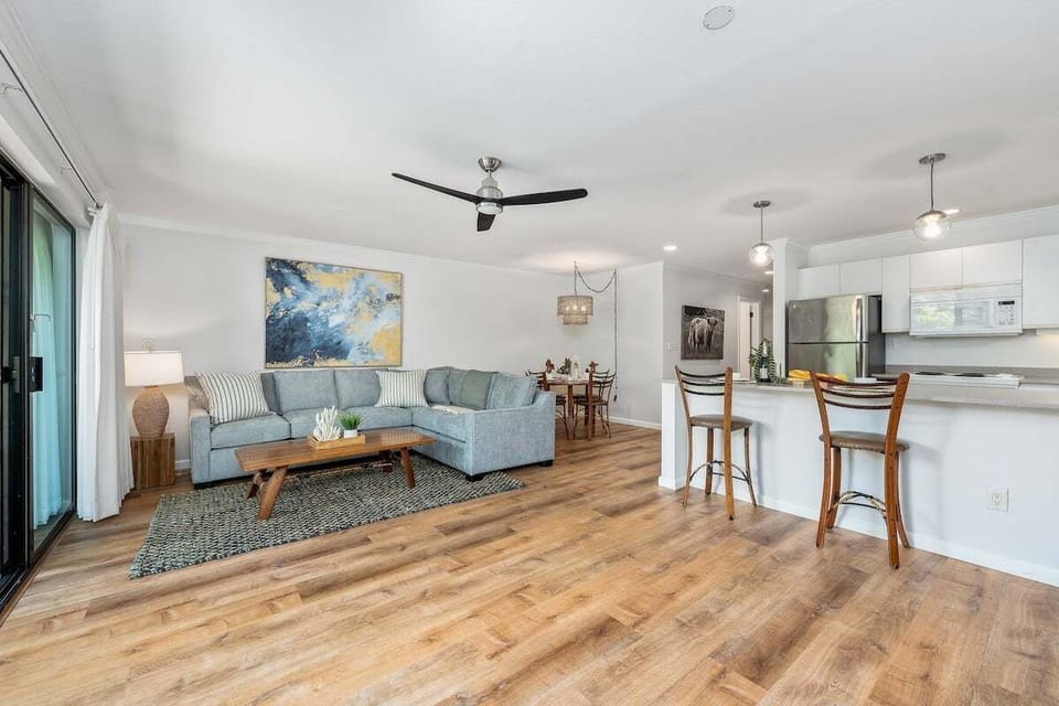 Maui Kamaole M106 living room 4