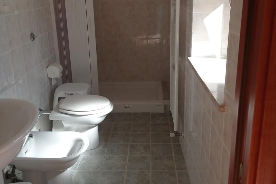Shower, towels