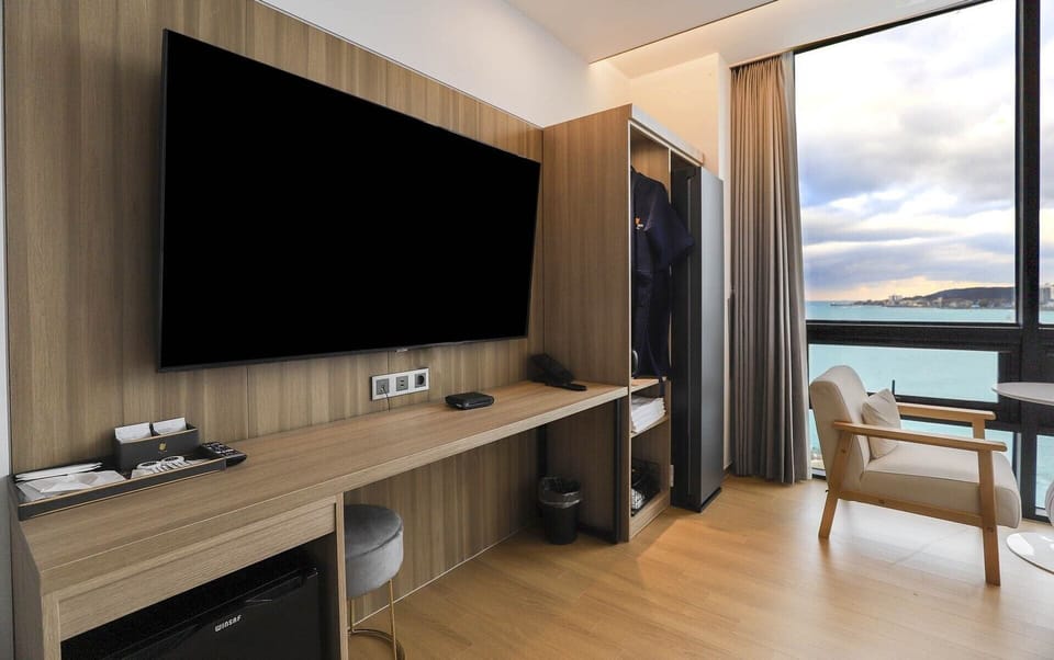 Family Twin Room | Premium bedding, desk, laptop workspace, free WiFi