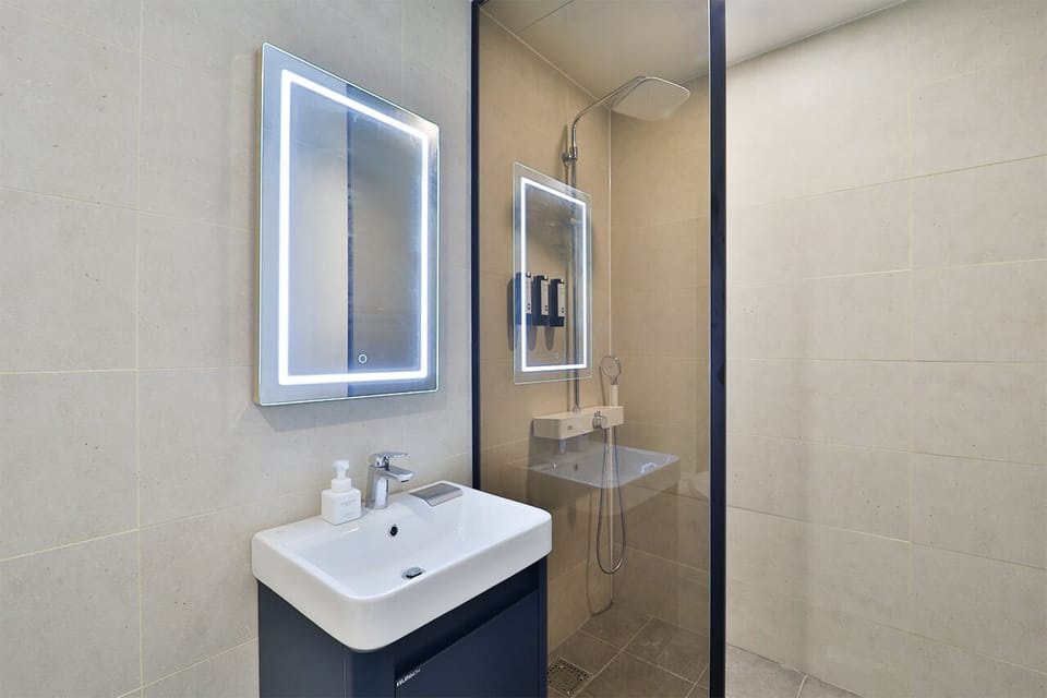 Outdoor Royal Double Room | Bathroom | Designer toiletries, hair dryer, bathrobes, slippers