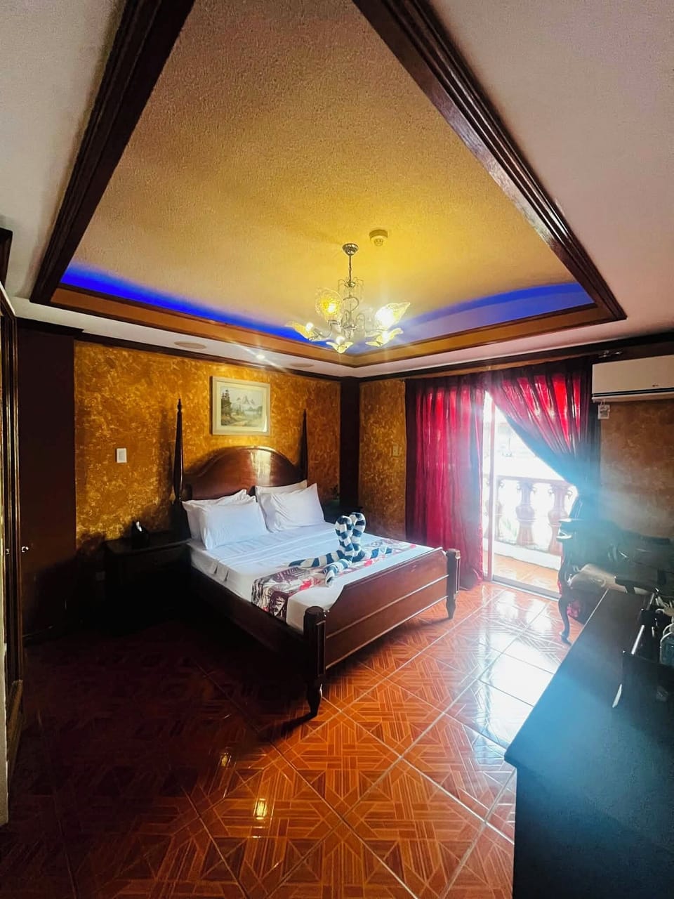 Superior Room, 1 King Bed, Balcony | In-room safe, iron/ironing board (on request), WiFi (free), bed sheets