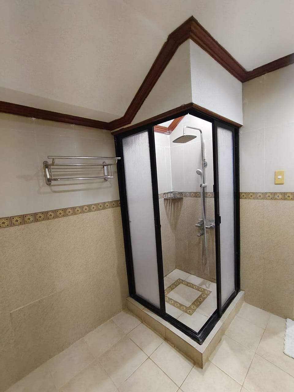 Deluxe Suite, 1 King Bed with Sofa bed, Terrace | Bathroom | Shower, rainfall showerhead, free toiletries, bidet