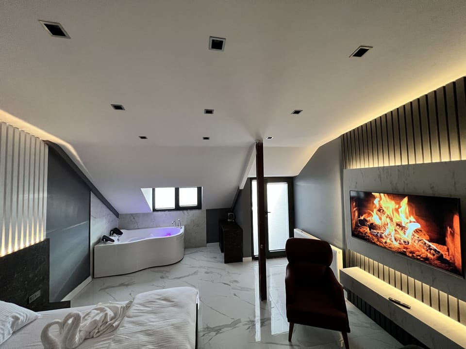 Luxury Room | Premium bedding, individually decorated, individually furnished