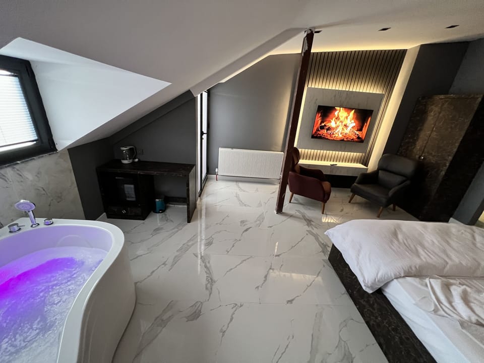 Luxury Room | Premium bedding, individually decorated, individually furnished