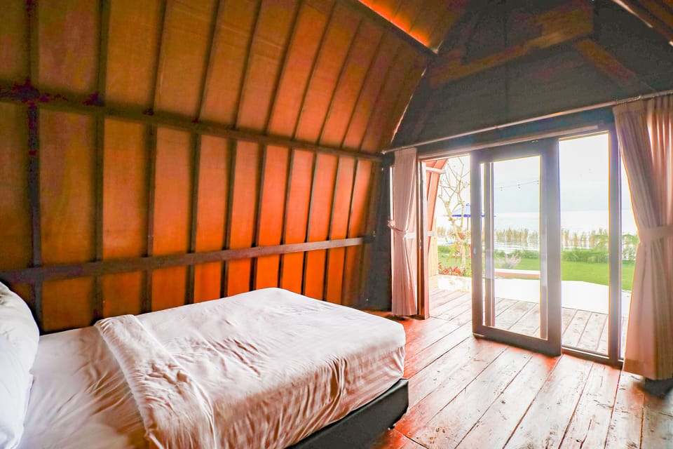 Rumah Lumbung | Desk, free WiFi, bed sheets