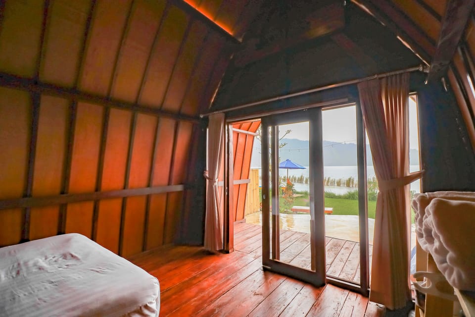 Rumah Lumbung | Desk, free WiFi, bed sheets