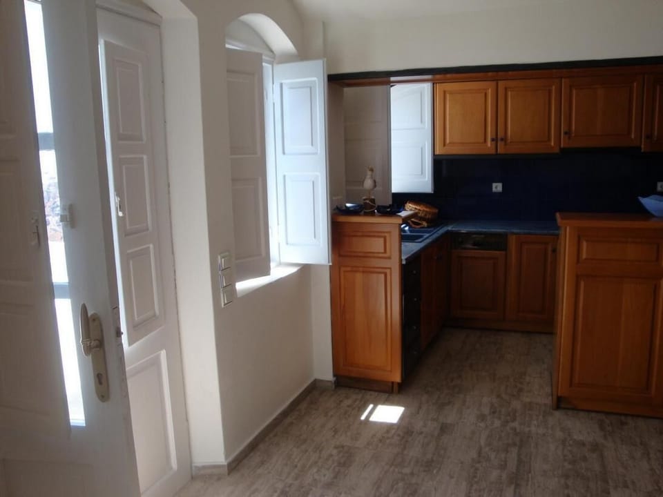 Suite Caldera View Private Jetted Tub | Private kitchen | Mini-fridge, espresso maker, coffee/tea maker, electric kettle