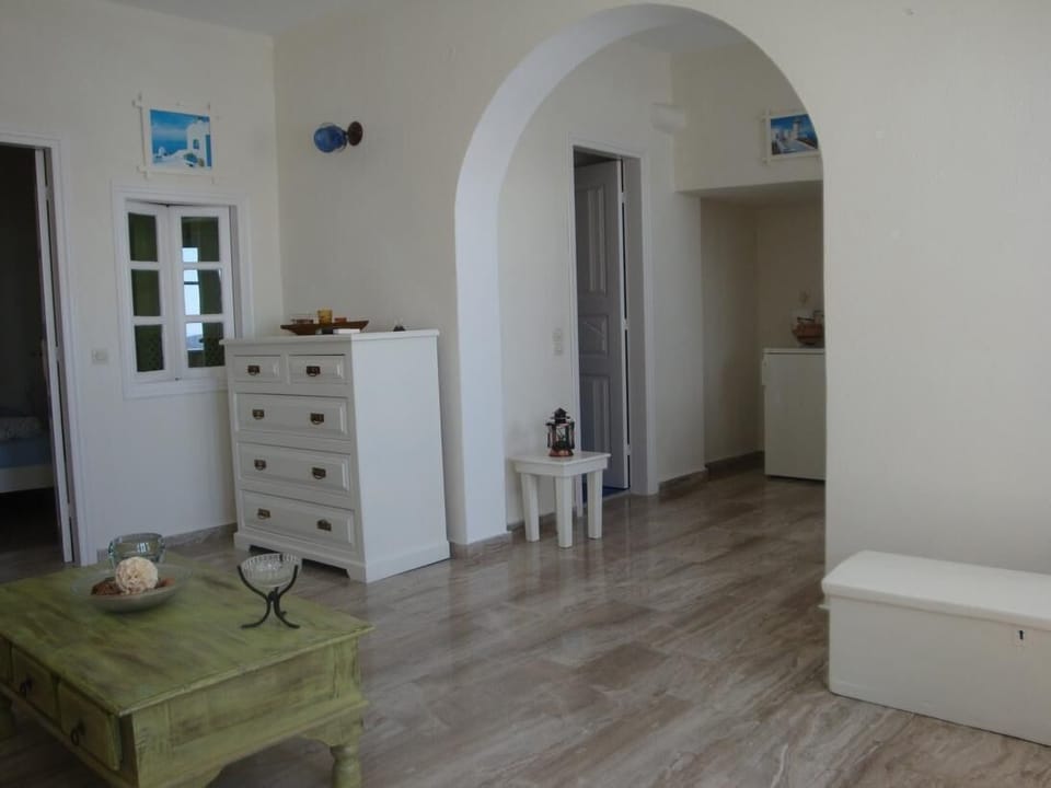 Apartment Caldera View Share Jetted Tub | Living area | 30-inch flat-screen TV with digital channels, TV