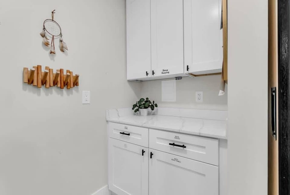 Fully equipped kitchen with everything you need to cook at home.