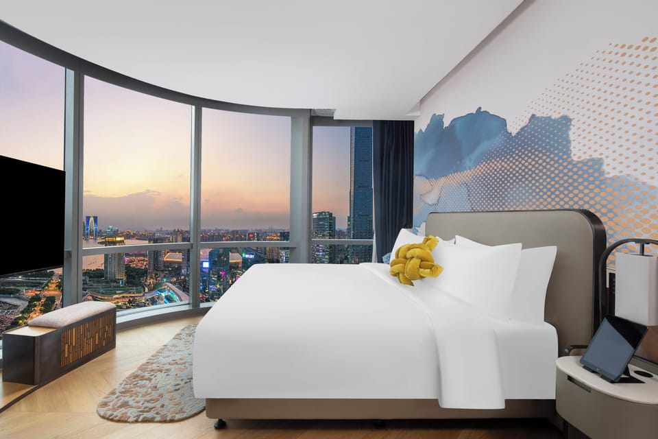 Suite (Magnificent) | In-room safe, desk, laptop workspace, blackout drapes