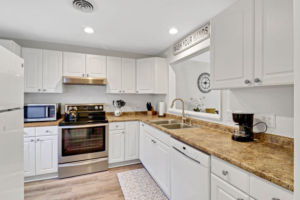 767 Queens Grant | Kitchen - 767 Queens Grant | Kitchen