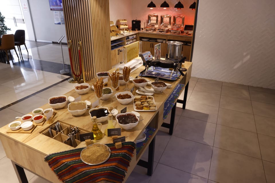 Free daily buffet breakfast