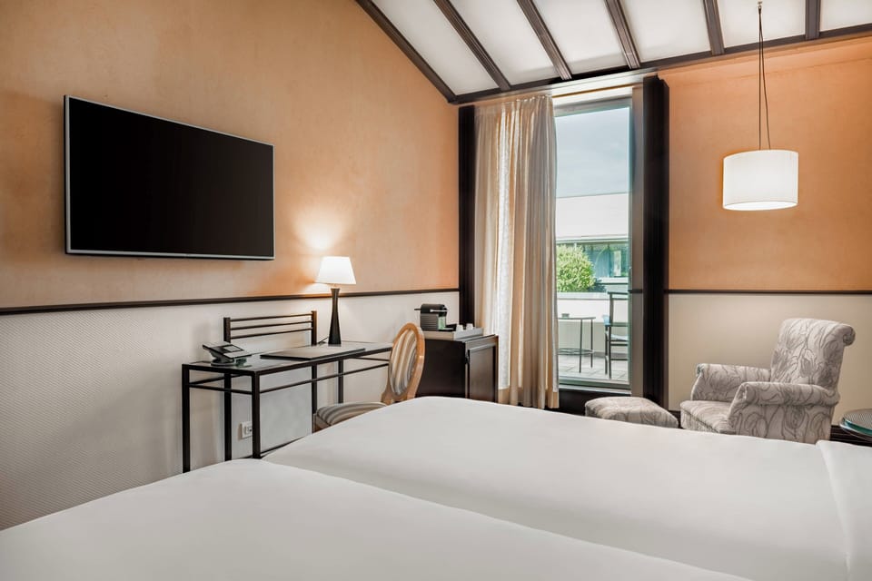 Superior Room, 2 Twin Beds | Minibar, in-room safe, desk, soundproofing