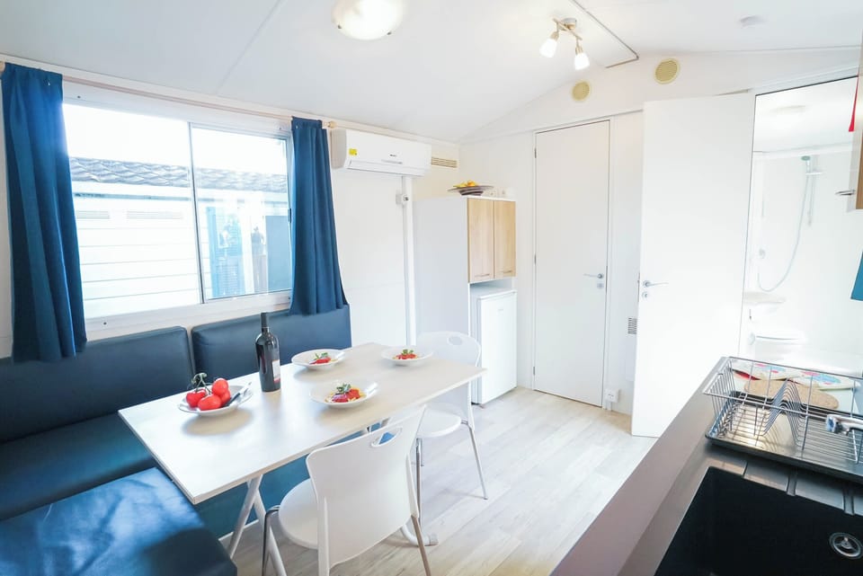 Standard Mobile Home | Private kitchen | Full-size fridge, stovetop, cookware/dishes/utensils