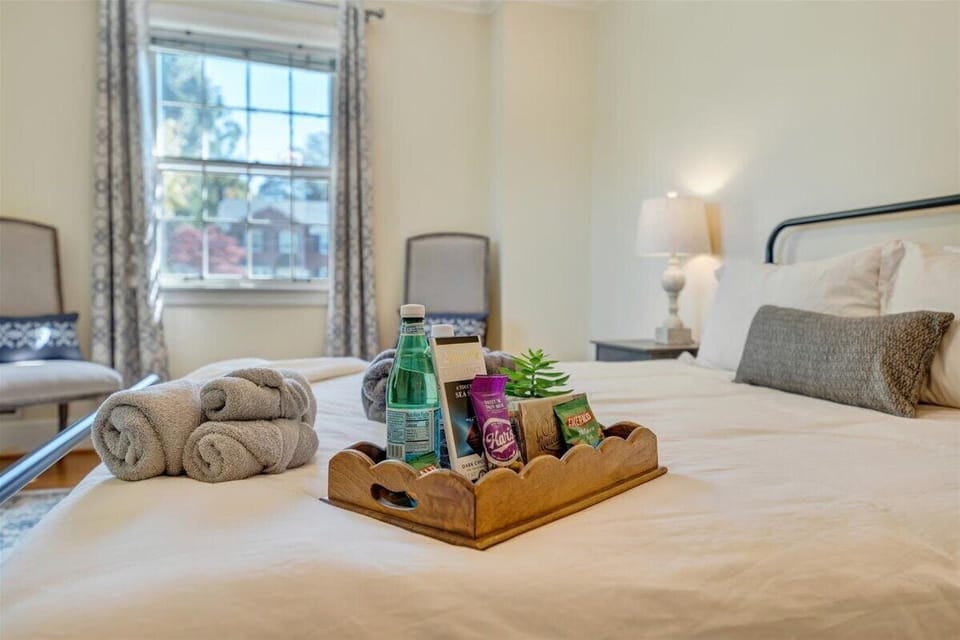 Deluxe Room | Egyptian cotton sheets, premium bedding, memory foam beds, free WiFi