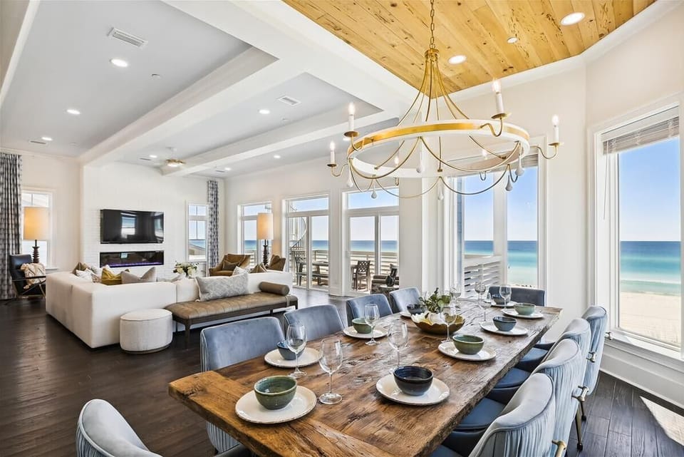 Dine with Unforgettable Views!