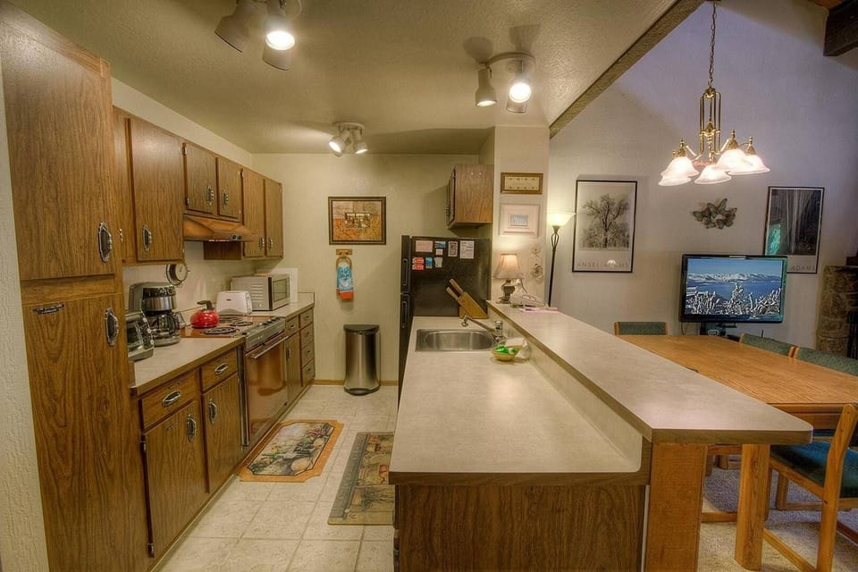 Condo, 2 Bedrooms | Private kitchen | Fridge, oven, coffee/tea maker, toaster