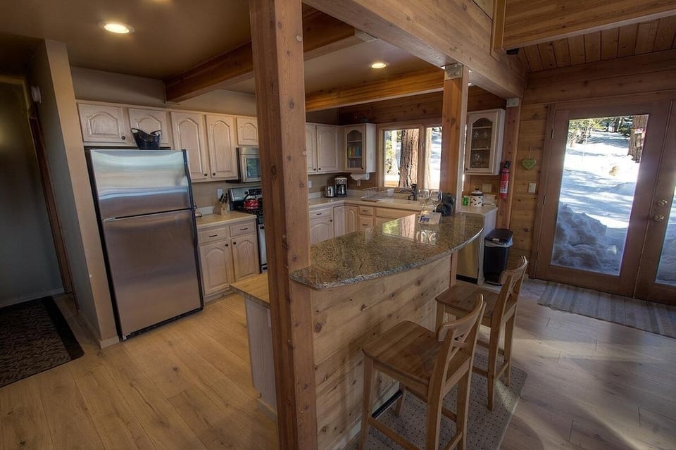 House, 3 Bedrooms | Private kitchen | Fridge, oven, coffee/tea maker