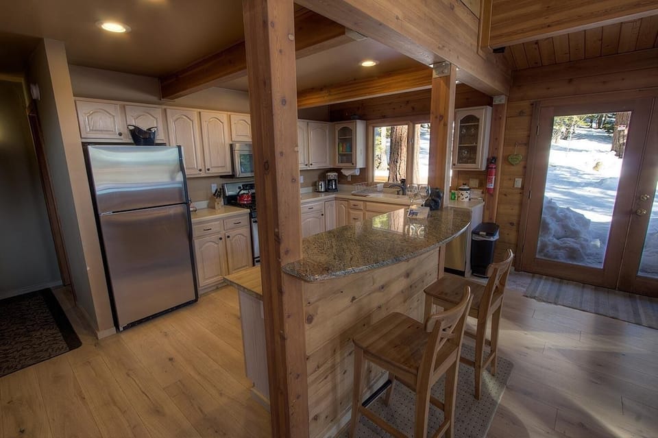 House, 3 Bedrooms | Private kitchen | Fridge, oven, coffee/tea maker