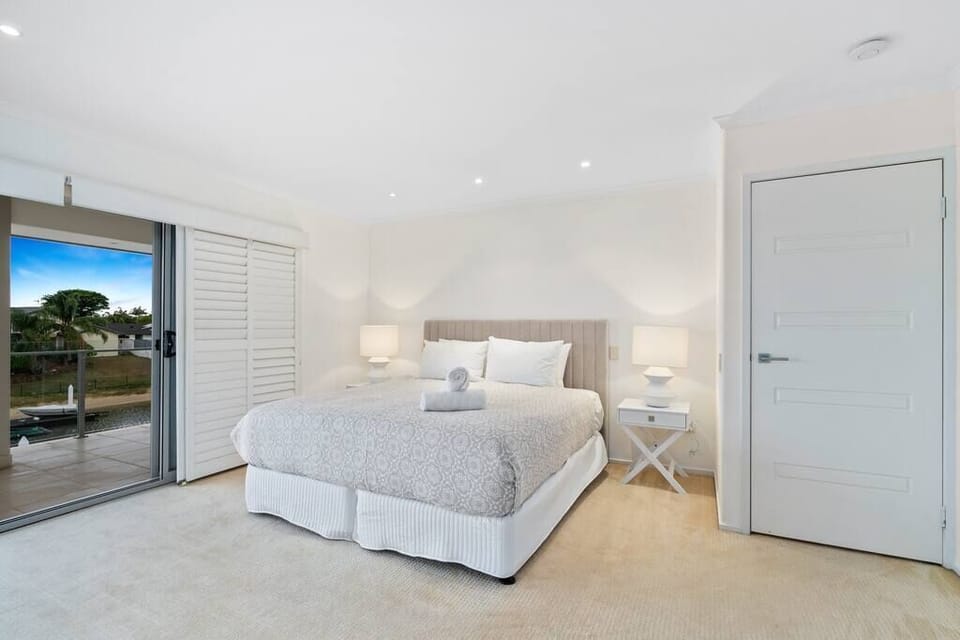 Level 2 master retreat has king bed, ensuite, dressing room and private balcony.
