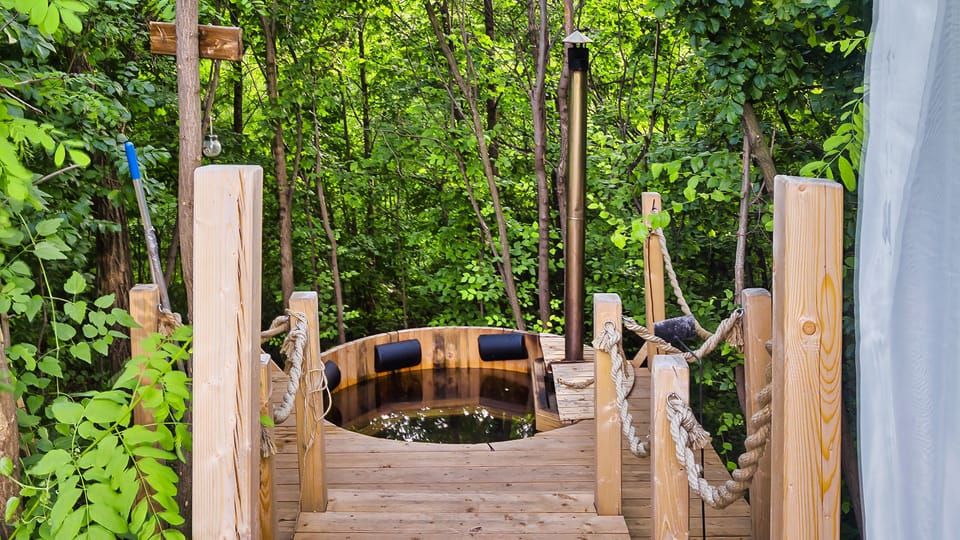 Outdoor spa tub