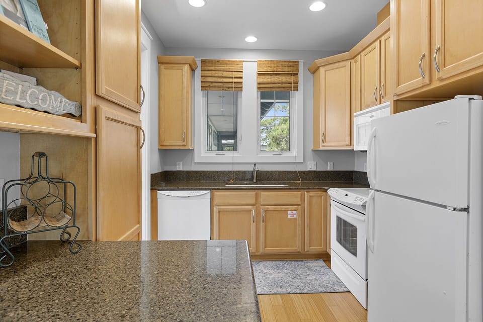 23-Hemingway-at-30A-Guest-House-Kitchen