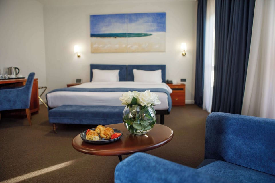 Executive Room, 1 King Bed, Non Smoking, Balcony | Premium bedding, in-room safe, desk, laptop workspace
