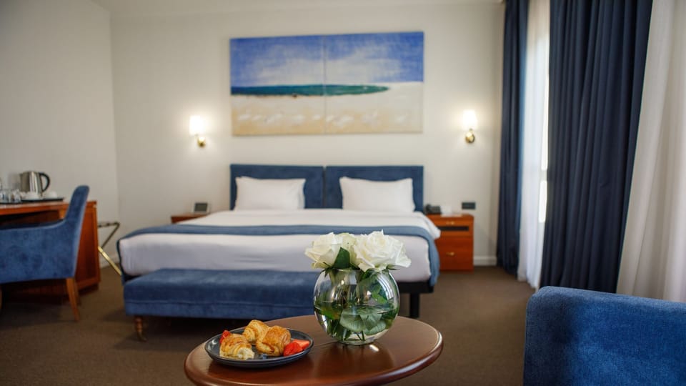 Executive Room, 1 King Bed, Non Smoking, Balcony | Premium bedding, in-room safe, desk, laptop workspace