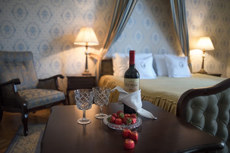 Executive Apartment | Hypo-allergenic bedding, minibar, in-room safe, individually decorated
