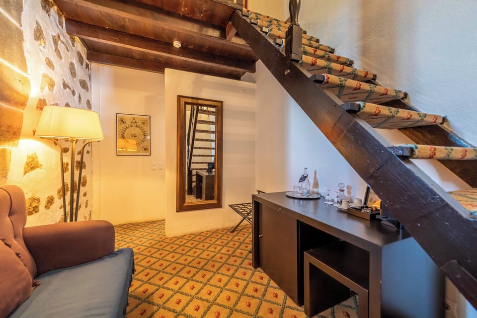 Suite (Special) | Minibar, in-room safe, blackout drapes, WiFi (free)
