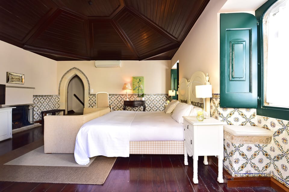 Superior Room, Balcony | Minibar, in-room safe, blackout drapes, WiFi (free)