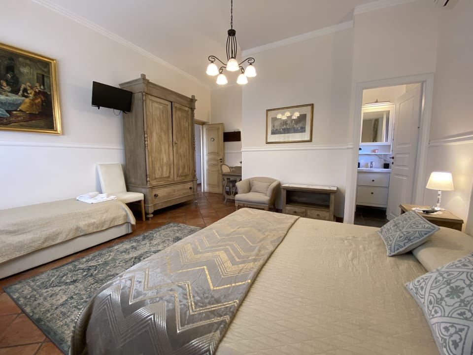 Deluxe Room | Premium bedding, down comforters, Select Comfort beds, in-room safe