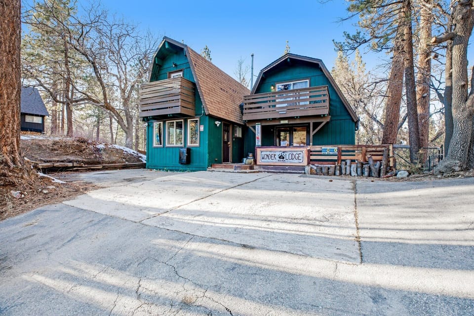 Large driveway with ample parking for 4 vehicles