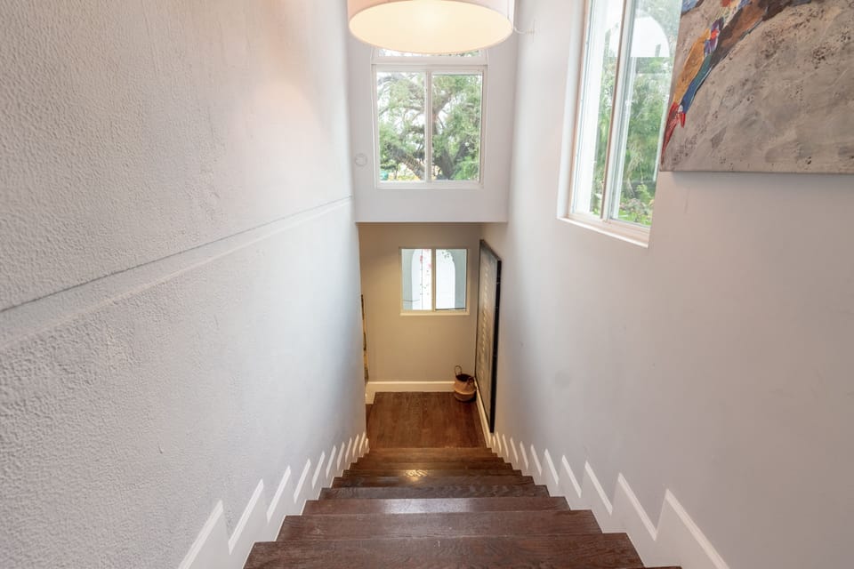 STEPS GOING DOWNSTAIRS
