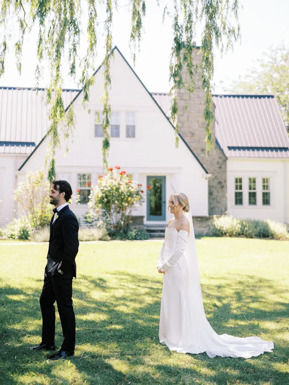 Romantic retreat with willow trees, vineyard views, perfect for bridal prep