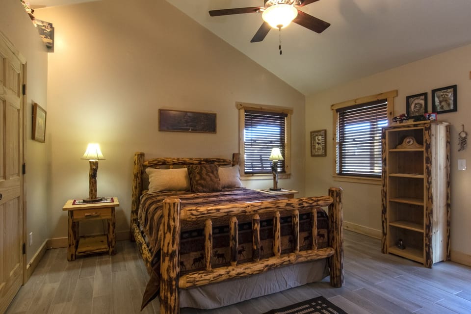 Treehouse-queen-bed-1
