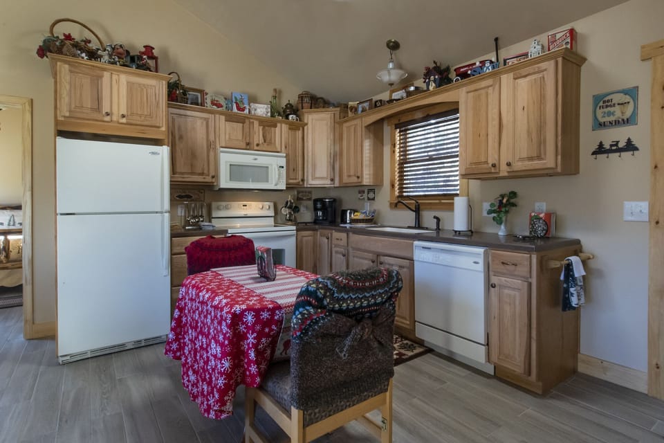 Treehouse-kitchen-dining