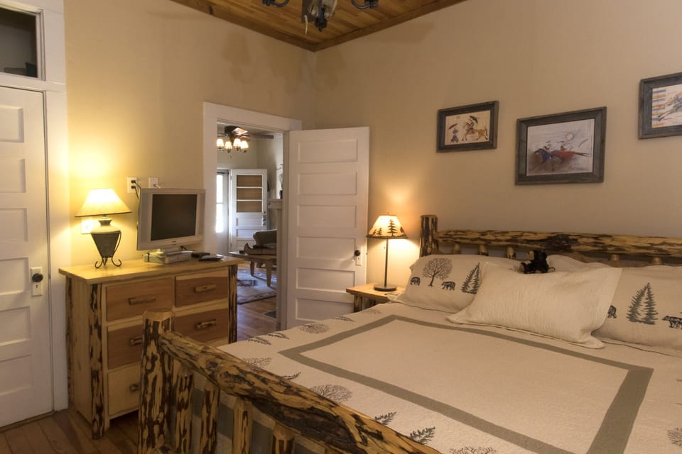 Calhoun-Prairie-bedroom