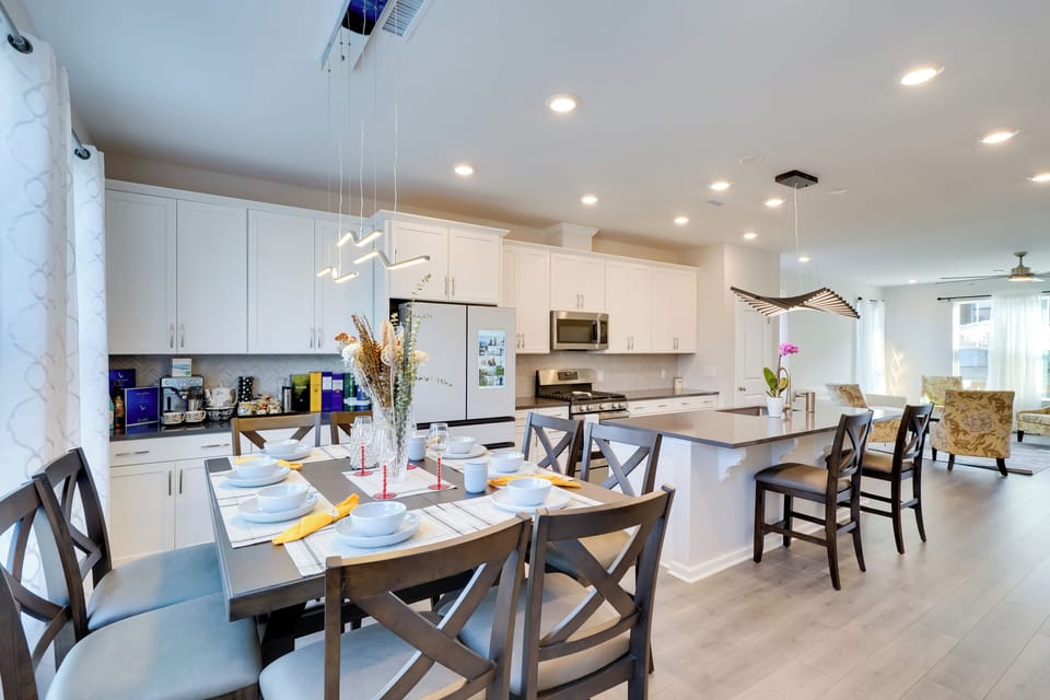 Dining Area | Dishware & Flatware Provided