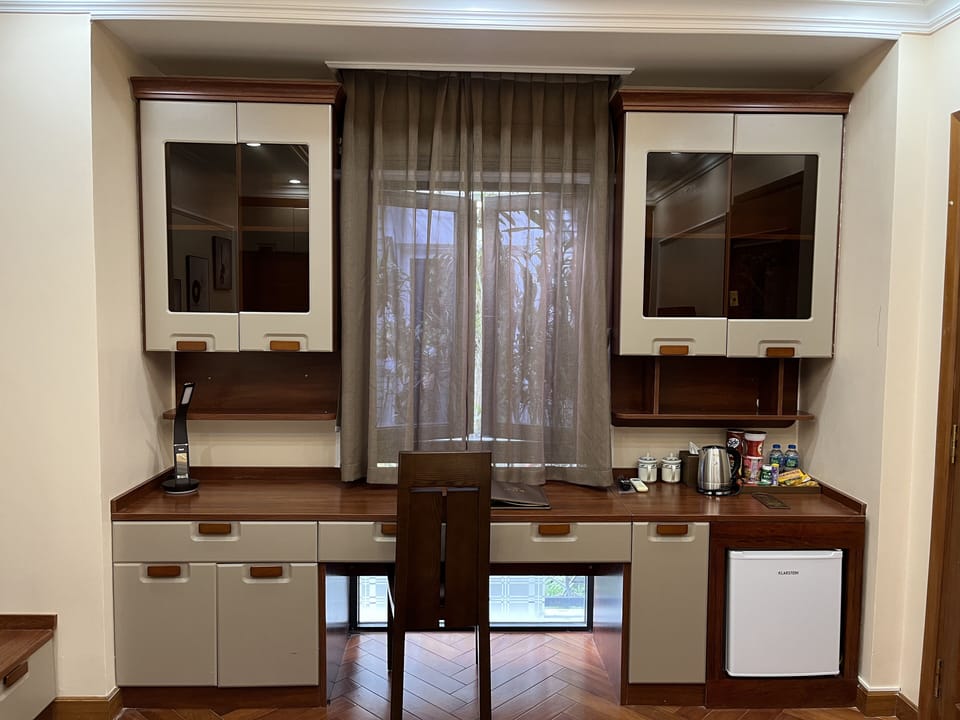 Deluxe Room, Non Smoking | Hypo-allergenic bedding, minibar, in-room safe, desk