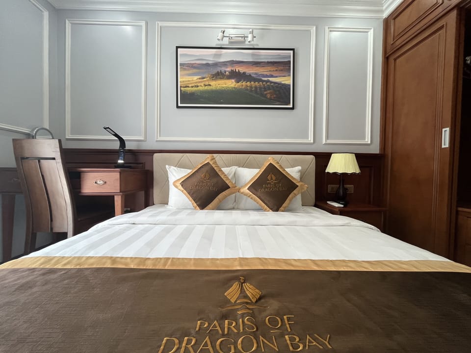 Deluxe Room, 1 Queen Bed, Balcony | Hypo-allergenic bedding, minibar, in-room safe, desk